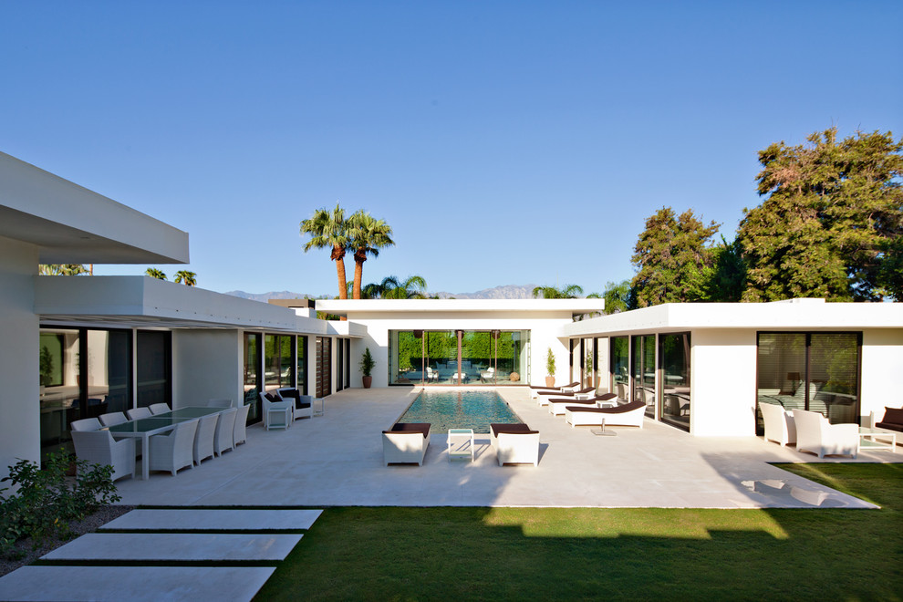 Outdoor Chaise Lounge for Modern Exterior with Outdoor Dining