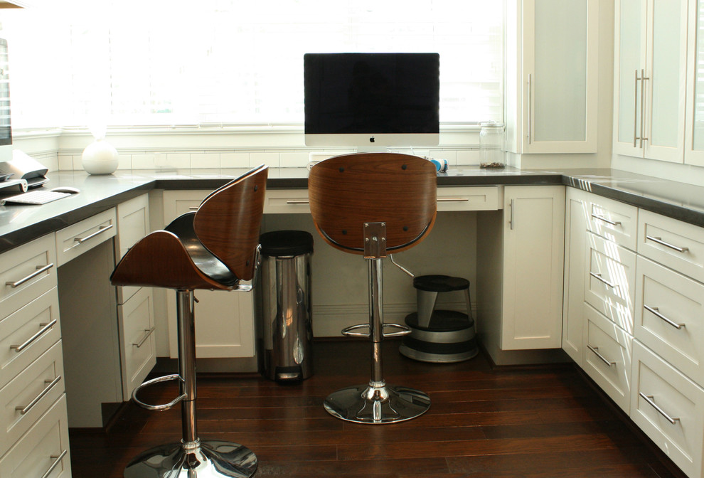 Swivel Bar Stools for Transitional Home Office with Bar Pulls