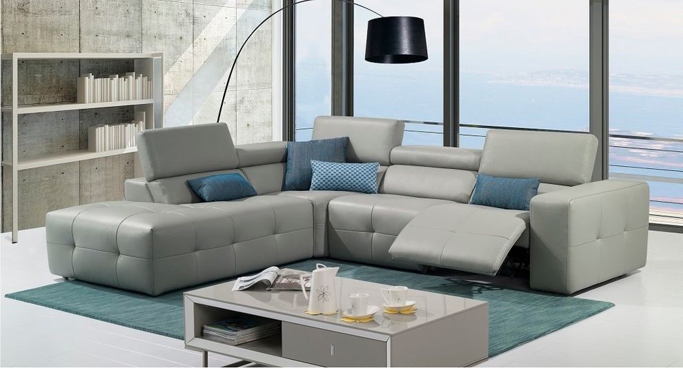 Reclining Sectional for Modern Spaces with Corner Sectionals