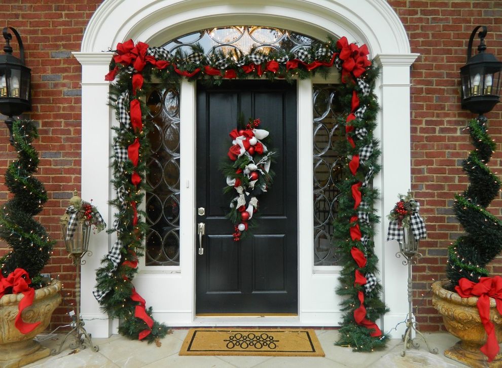 Christmas Tree Storage Container with Traditional Entry Christmas Decor