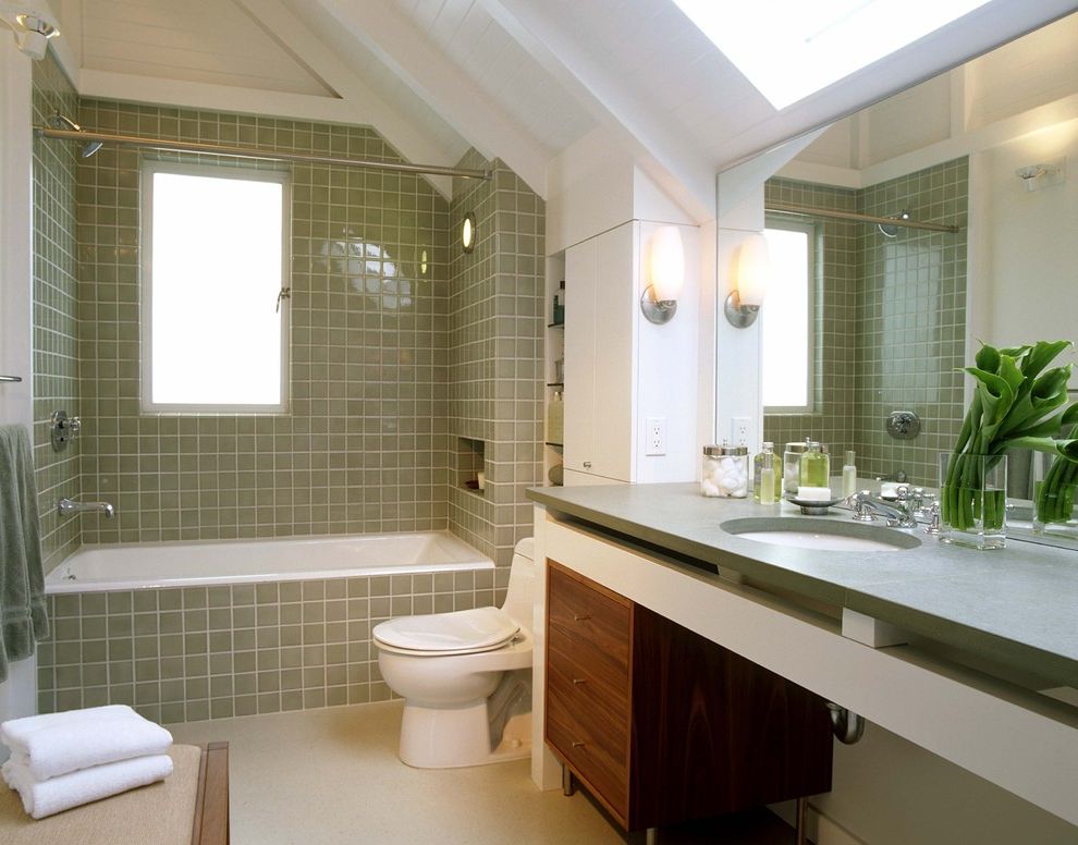 Delta Garden Tub Faucet with Transitional Bathroom Sconce