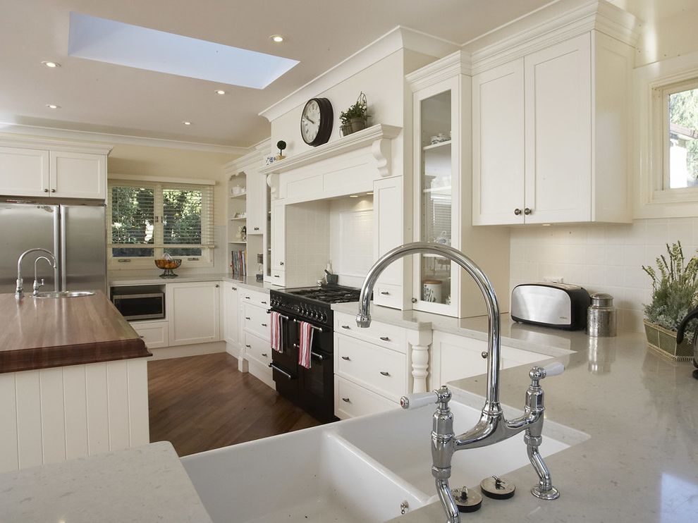 Hansgrohe Metro Higharc Kitchen Faucet with Traditional Kitchen Farm House Sink