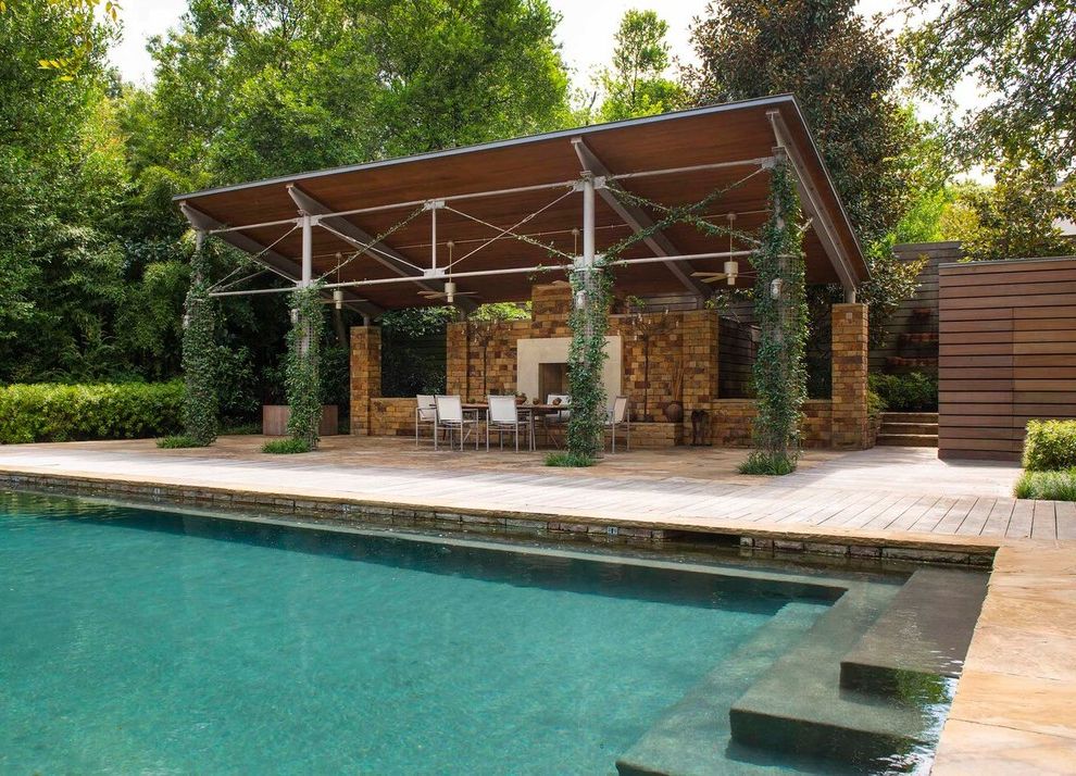 Modern Design Deck Chairs with Modern Landscape Wood Trellis