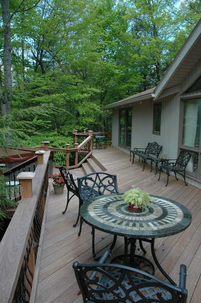 Moes Avon Ct with Traditional Deck Avon Ct Ipe Decks