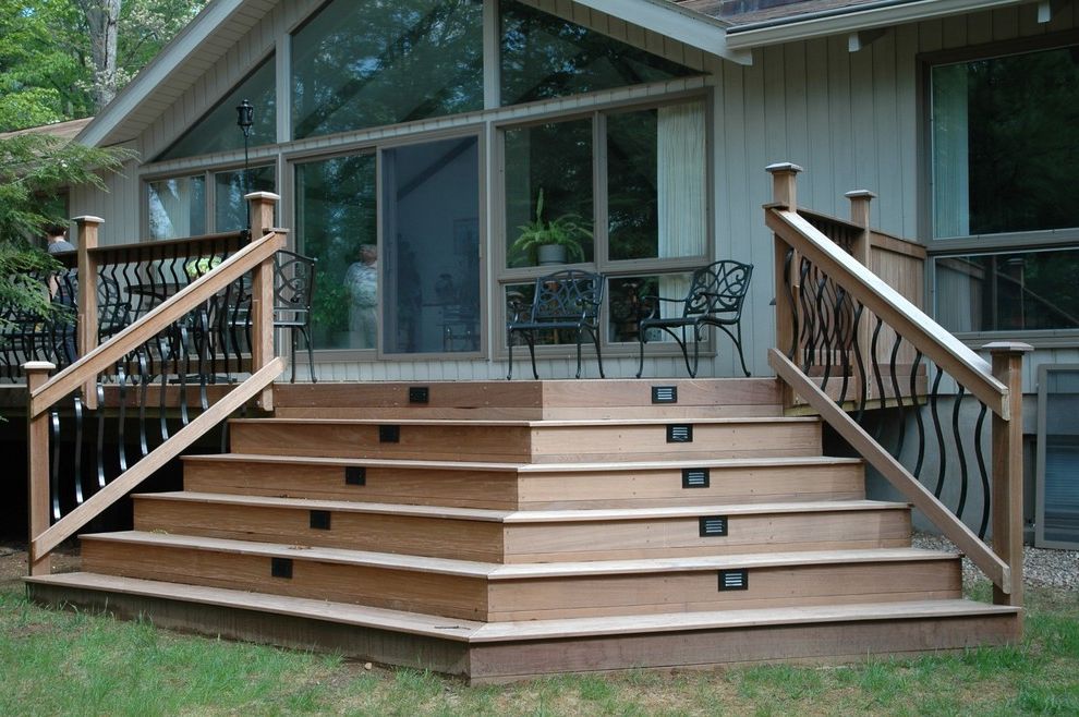 Moes Avon Ct with Traditional Deck Central Ct Spa and Pool Decks