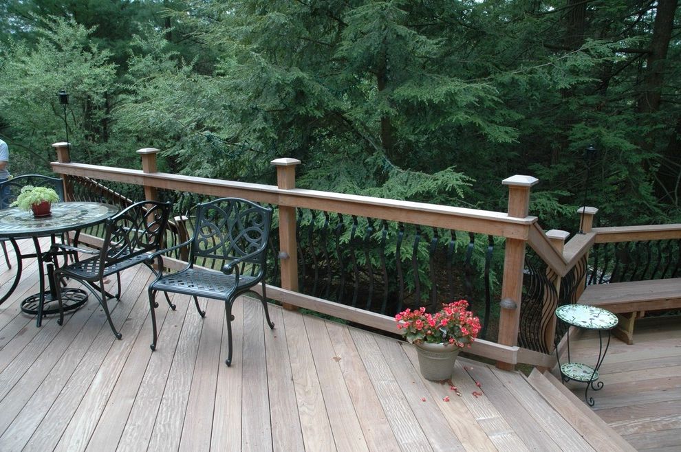 Moes Avon Ct with Traditional Deck Central Ct Spa and Pool Decks