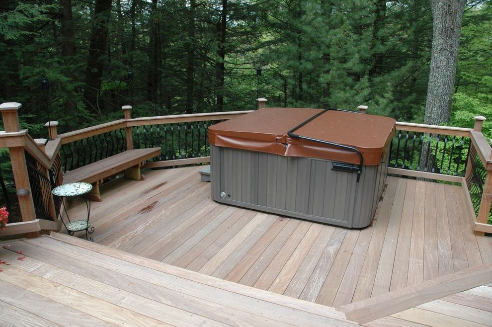 Moes Avon Ct with Traditional Deck Central Ct Spa and Pool Decks