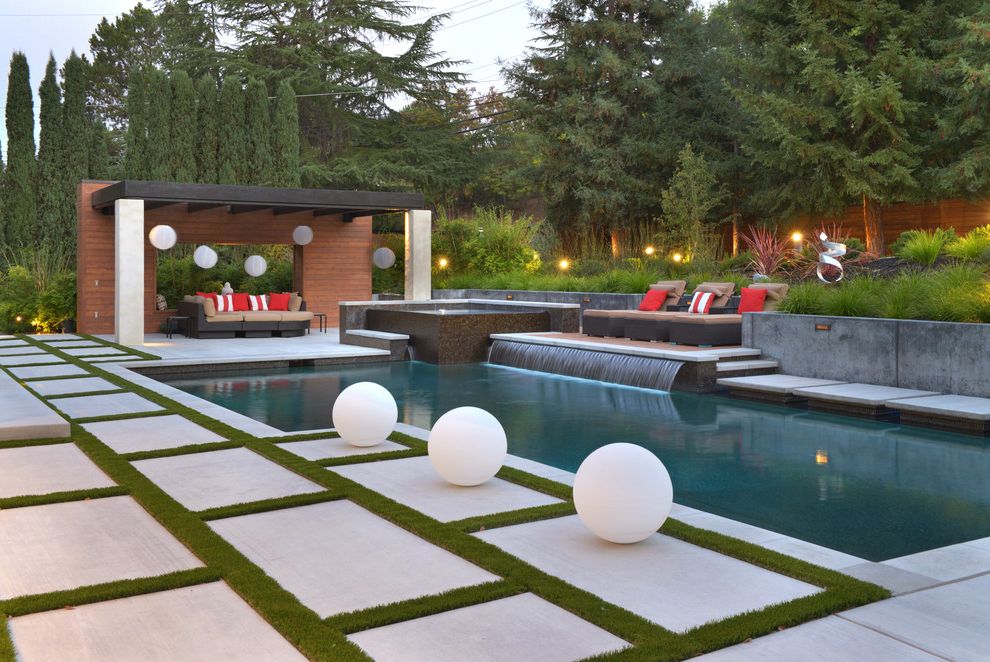 Outdoor Patio Furniture with Contemporary Pool Rectilinear Pool