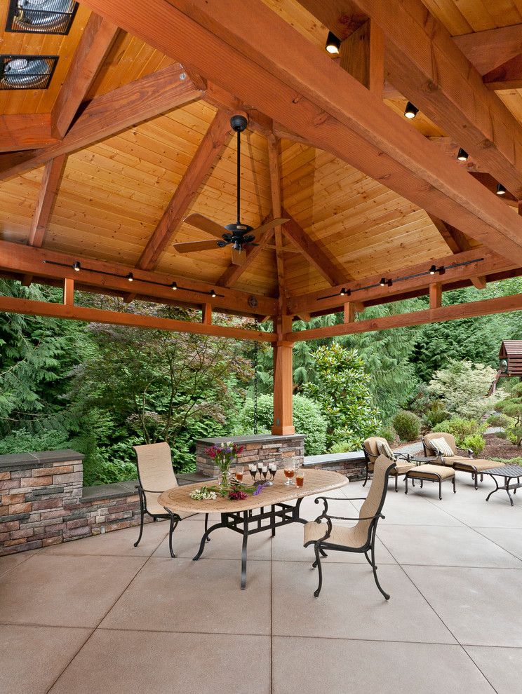 Outdoor Patio Furniture with Traditional Patio Roof Mounted Exhaust