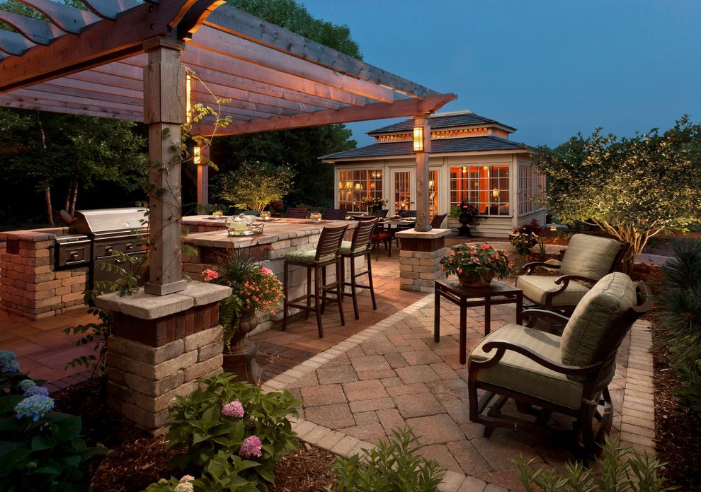 Outdoor Patio Furniture with Traditional Patio Wood Posts