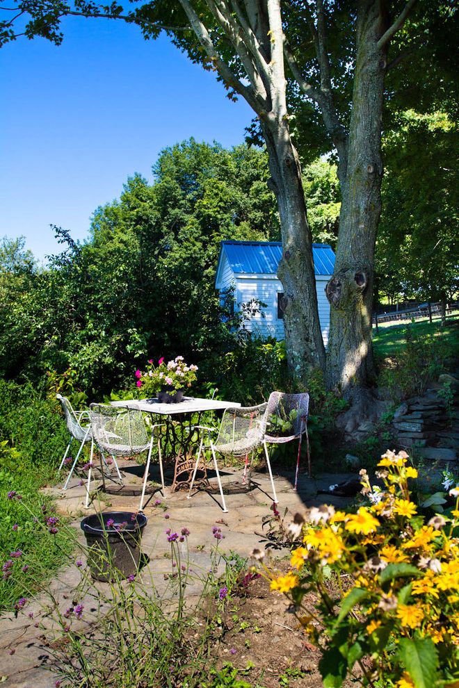 Patio Set with Farmhouse Landscape Outdoor Dining