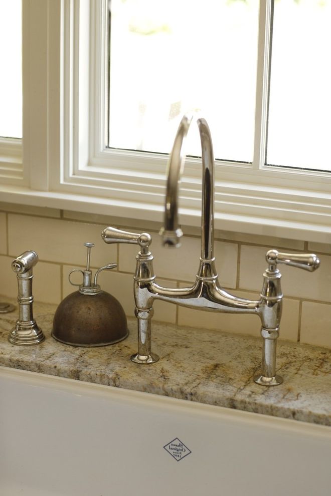 Ragalta Water Dispenser with Traditional Kitchen Granite Countertop