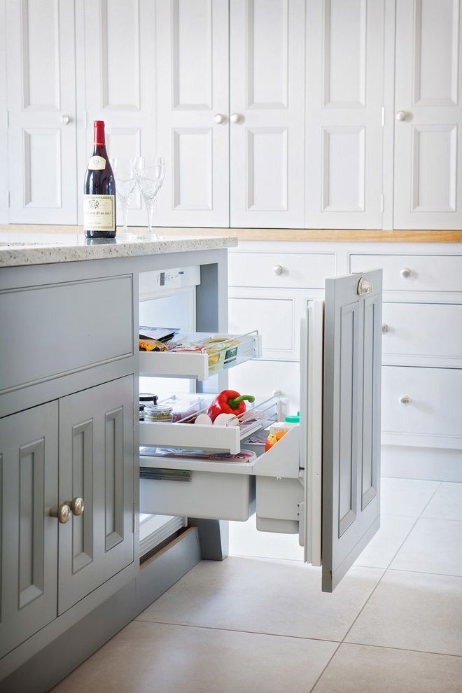 Verona at Silver Hill Apartments with Contemporary Kitchen Shaker Style