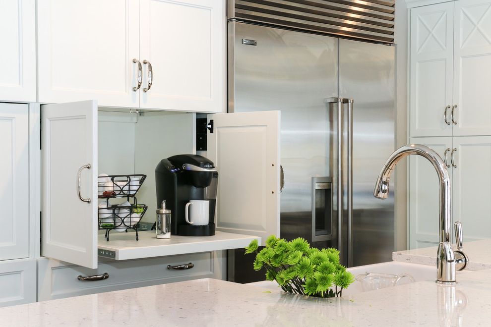 Keurig K10 B31 Mini Plus Personal Coffee Brewer Transitional Kitchen with Chrom