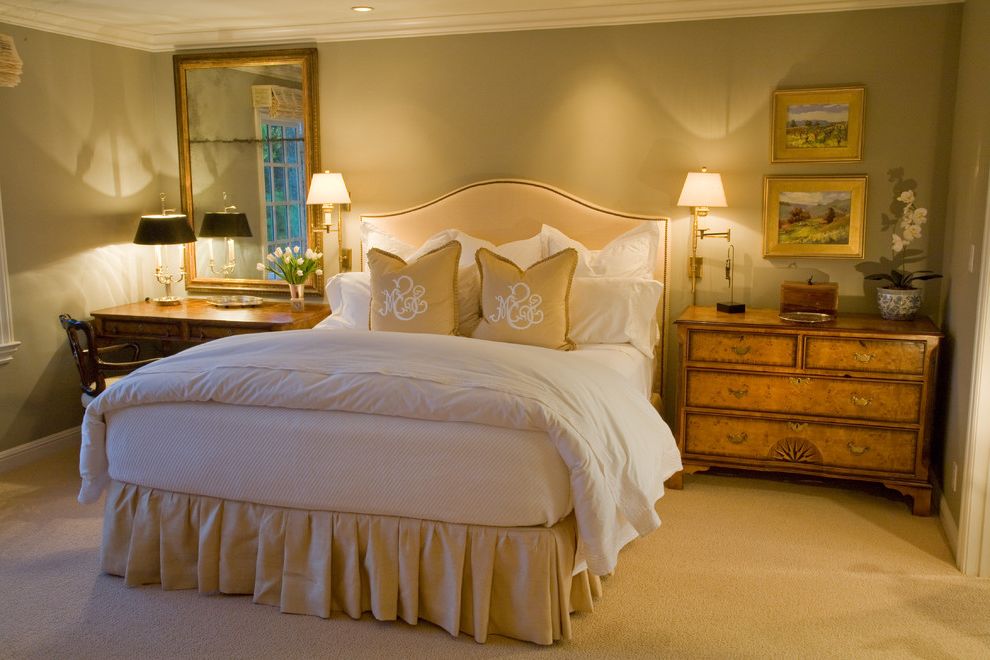 Ralph Lauren Floral Sheets Shabby Chic Style Bedroom with Wall Lighting