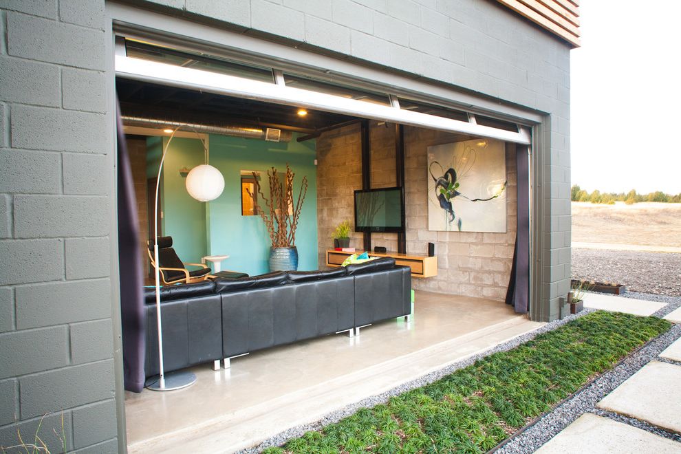 Versa Desk Modern Living Room with Standing Seam Roof