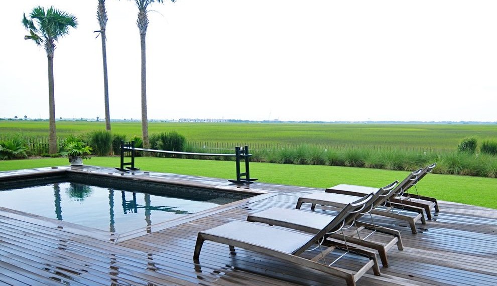 Composite Deck Boards Traditional Pool with Container Plant