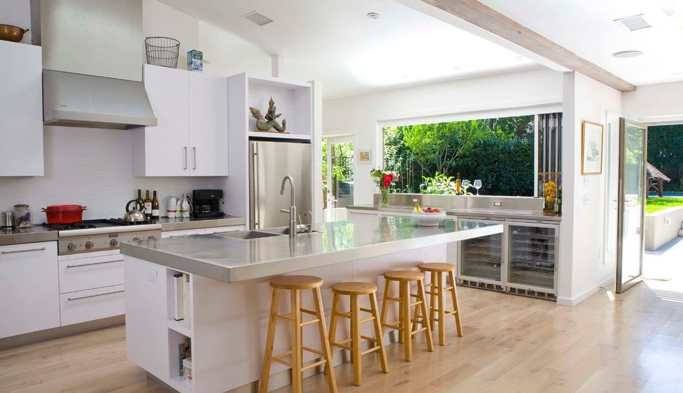 Cook Top Contemporary Kitchen with Bi Fold Windows