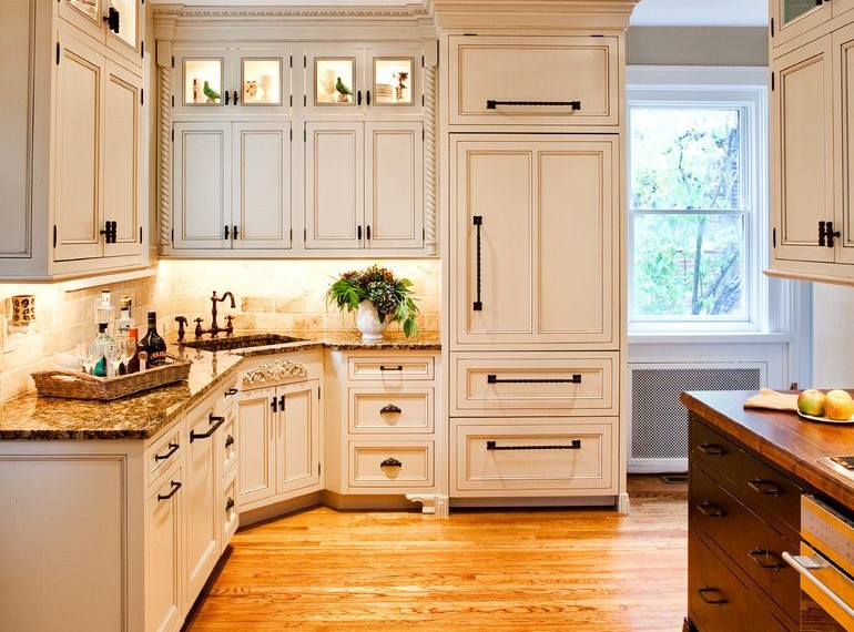 Cook Top Traditional Kitchen with Crown Molding