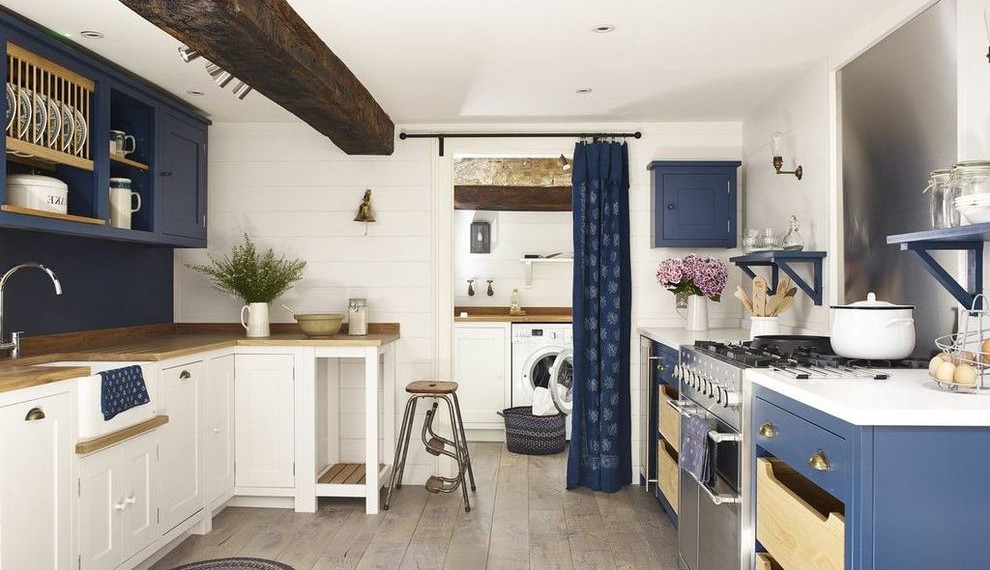 Cremone Bolt for Cabinets Beach Style Kitchen with Stainless Steel Backsplash