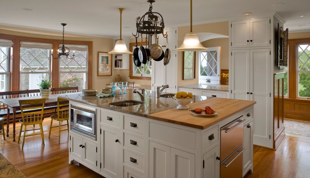 Cremone Bolt for Cabinets Traditional Kitchen with Dining Table