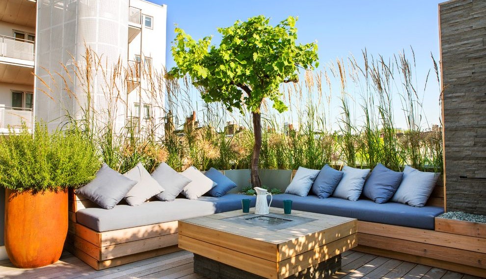 Cushioned Bench Contemporary Deck with Coffee Table