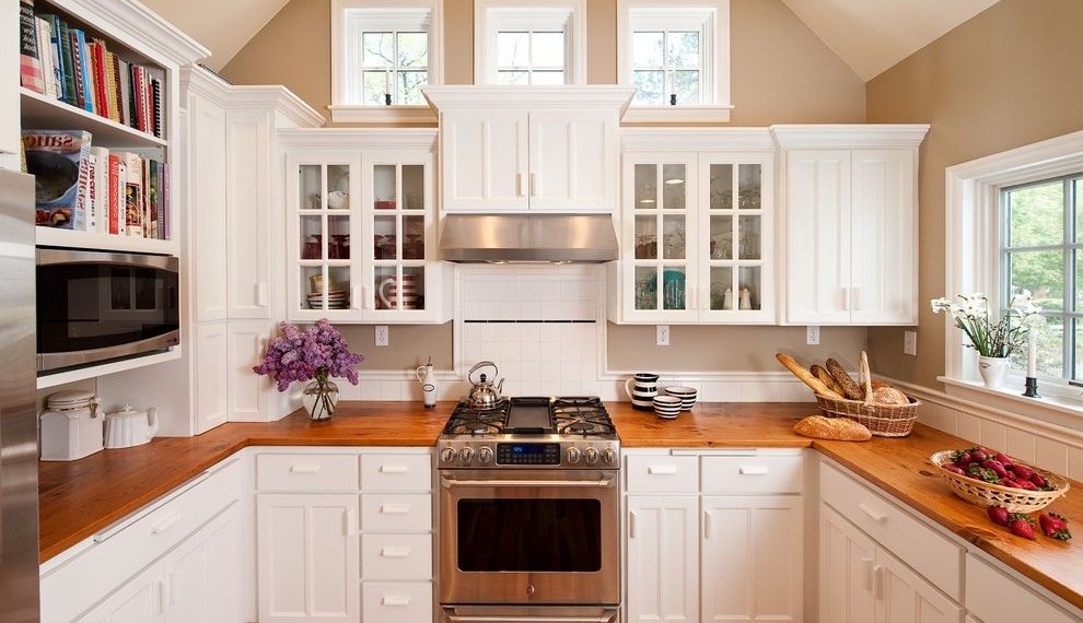 Ge Gas Stove Traditional Kitchen with Refrigerator