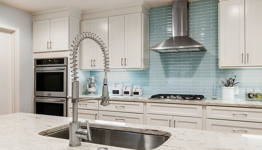 Kitchenaid Stove Top Traditional Kitchen with Gas Range