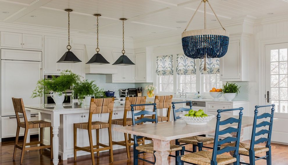 Sheetrock Knife Beach Style Kitchen with White Kitchen Cabinets
