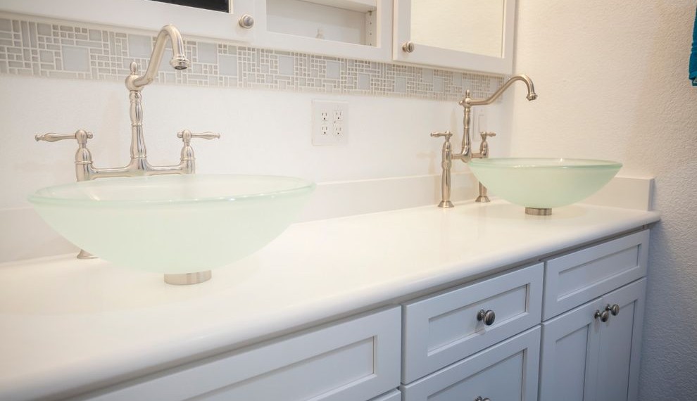 Shower Head with Hose Transitional Bathroom with Body Sprays