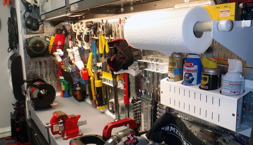 Steel Pegboard Industrial Garage with Tool Pegboard