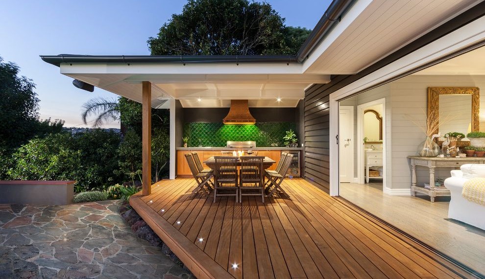 Tongue and Groove Decking Beach Style Deck with Range Hood