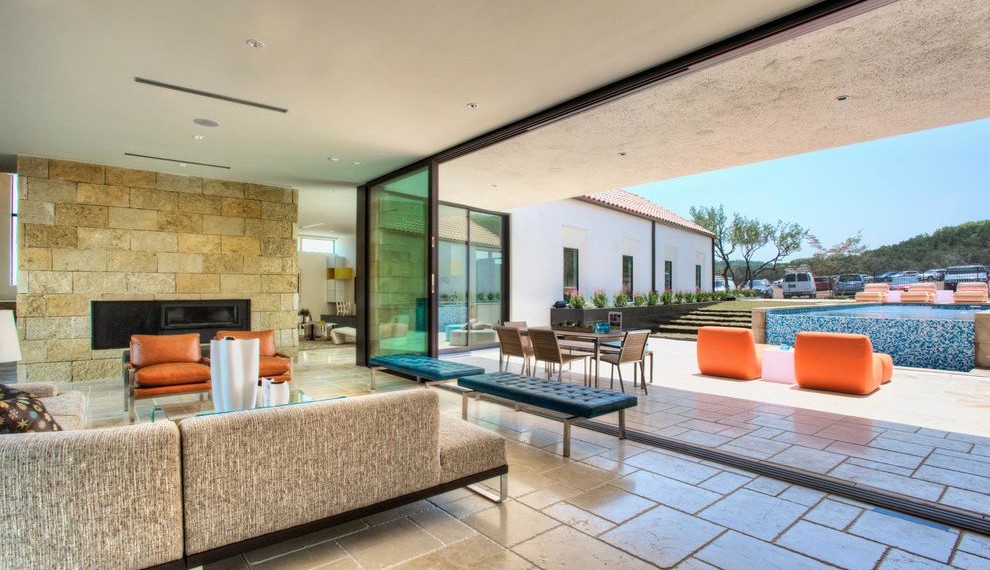 Towable Boom Lift Contemporary Living Room with Wide Opening