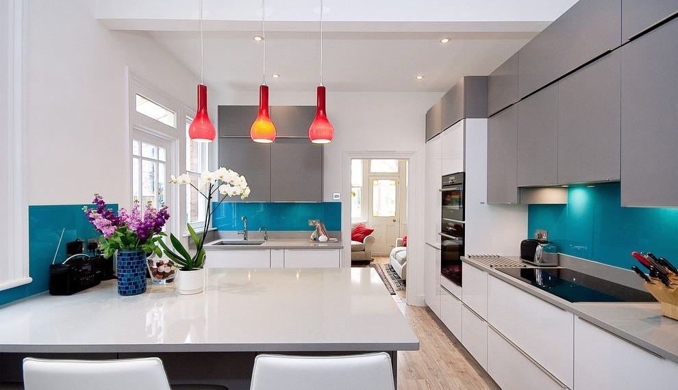 Turquoise Kitchen Chairs Contemporary Kitchen with Turquoise Splashback