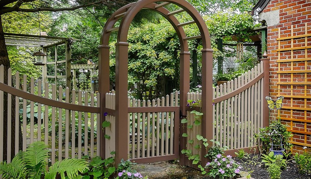 Vinyl Picket Fence Modern Landscape with Brown Vinyl Fence