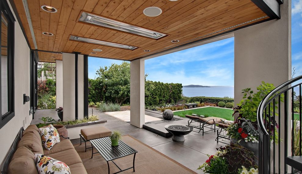 Vornado Space Heater Transitional Patio with Concrete