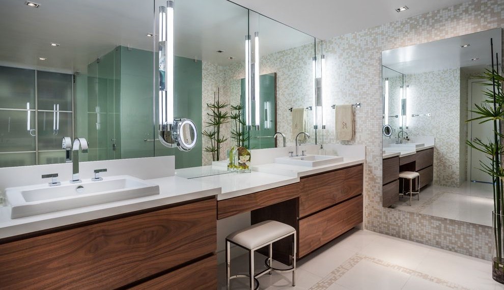 Weathered Wood Vanity Contemporary Bathroom with White Quartz